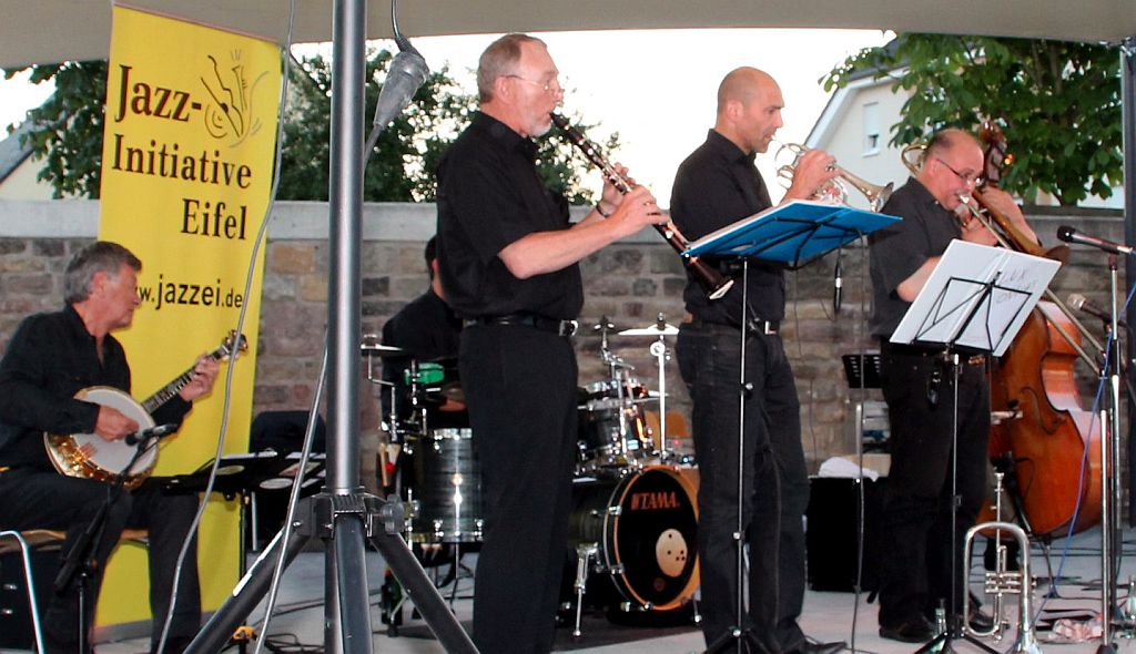 26 Band beschn.1024 2014-07-16 LuxOnions Beda Garten 020