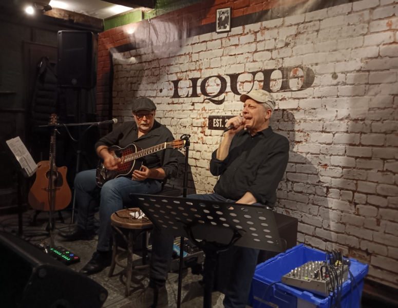 the-winklepickers-20250220-liquid-bar-small